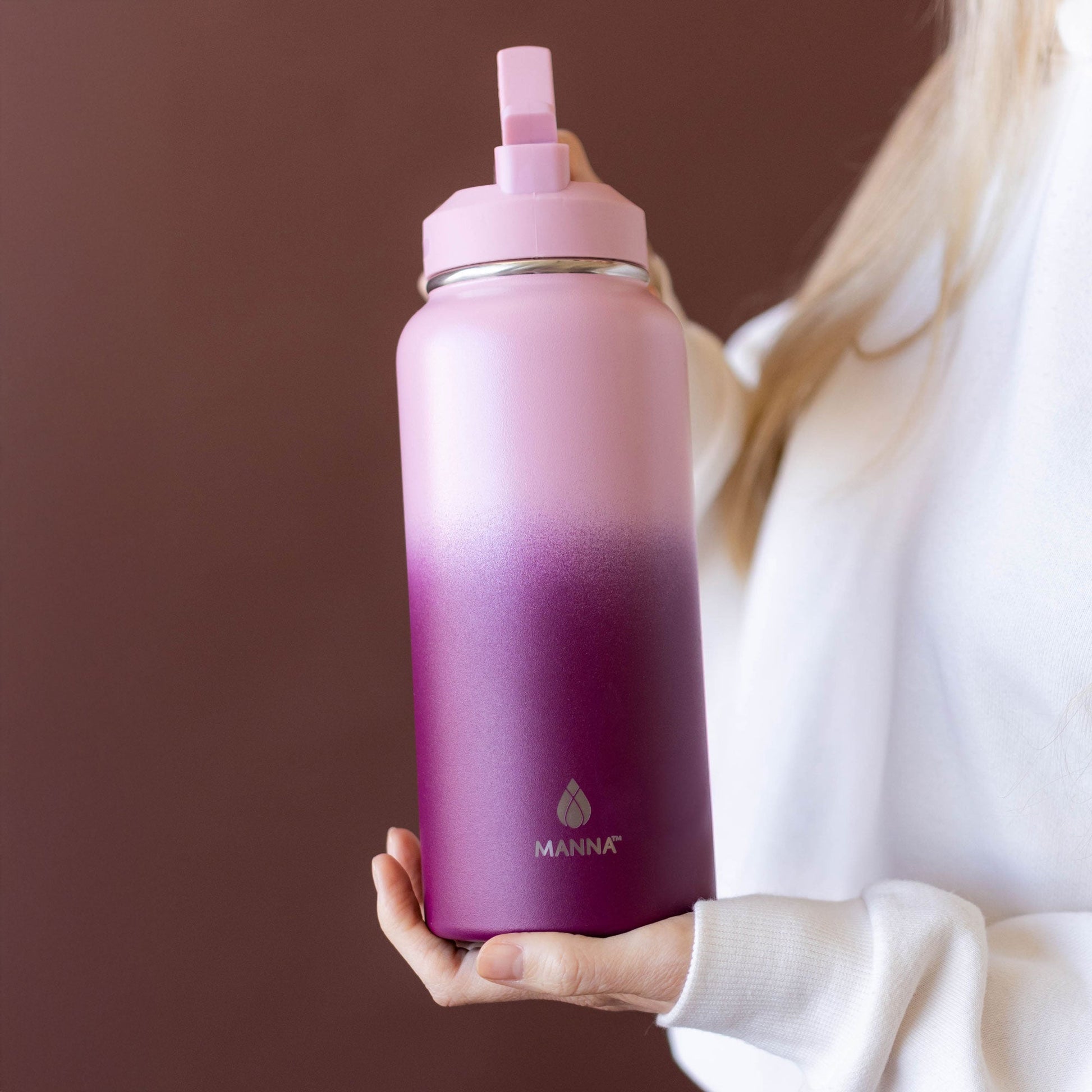 32-oz-powel-bottle-o5 32_Manna_Website_Lifestyles-2.jpg