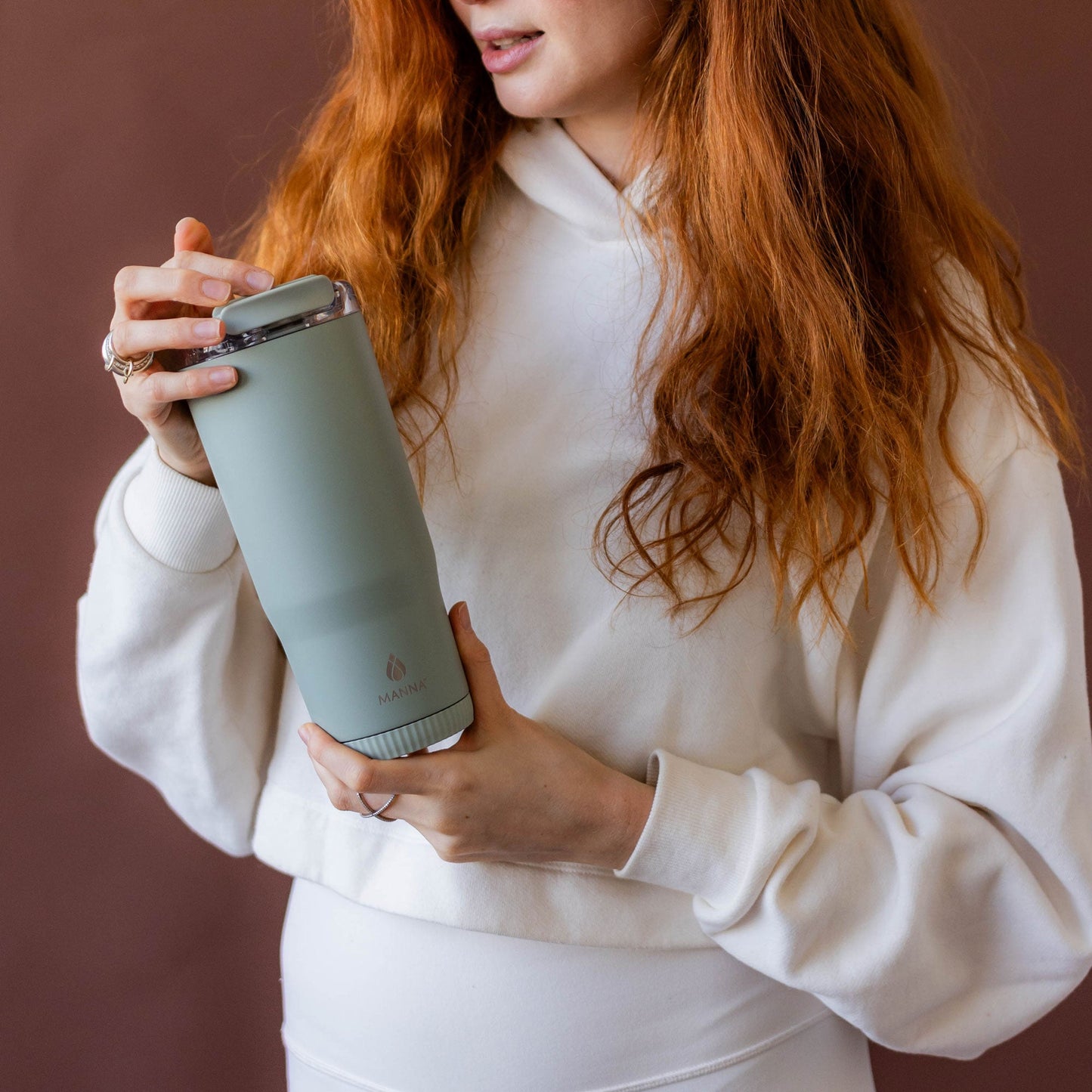 30-oz-groove-tumbler-h2 4Manna_Website_Lifestyles-17.jpg